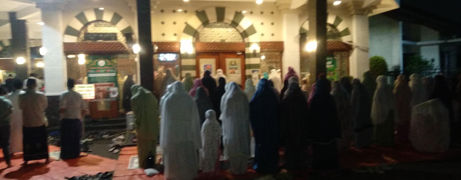 Sholat Tarawih Hari Pertama Puasa